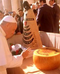 Papa benedice il formaggio