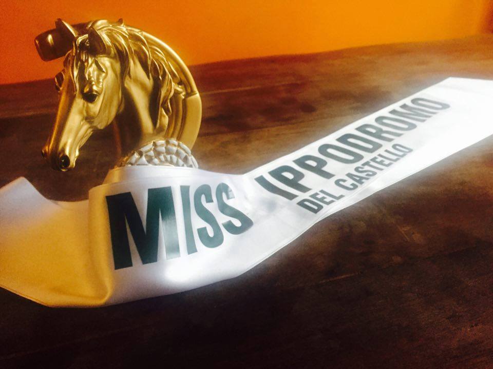 Trofeo Superstar 2016 e la fascia di Miss Ippodromo del Castello