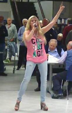  Cinzia Felloni cantante il Salento caldo dell'estate